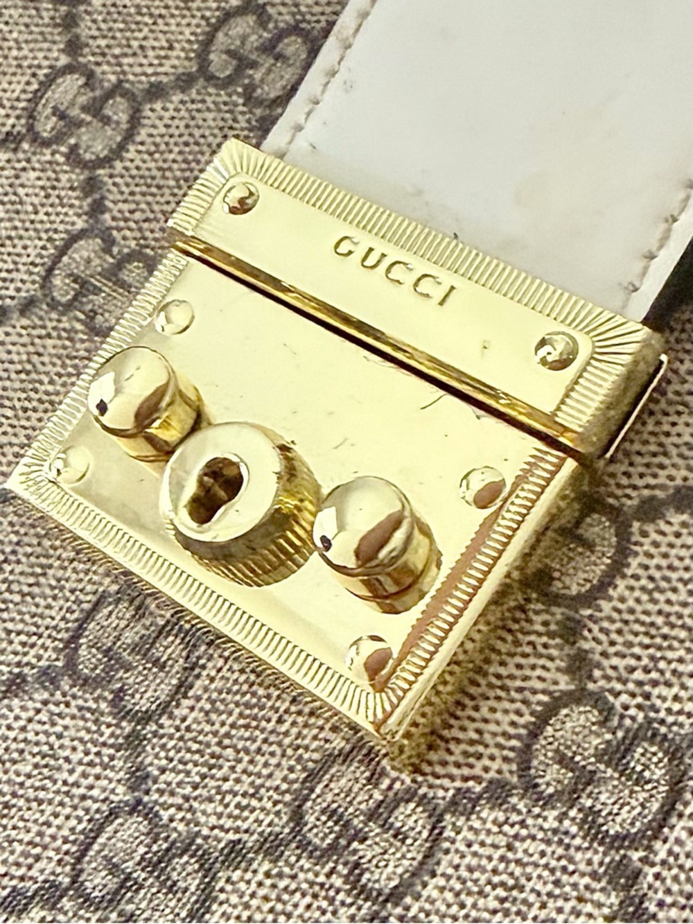 GUCCI GG Canvas Padlock Chain Tote – Ivory Leather Trim & Gold Hardware - Picture 5 of 10